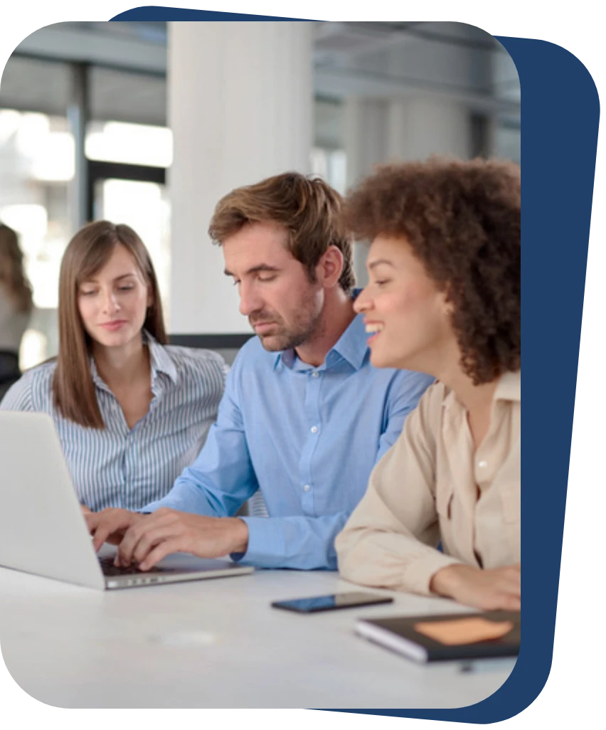 img-cas-usage02 Trois commerciaux sur un ordinateur