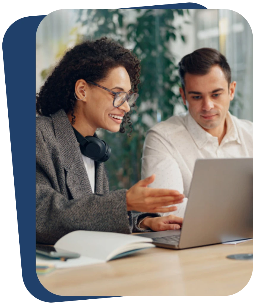 img-cas-usage05 Deux entrepreneurs sur un ordinateur