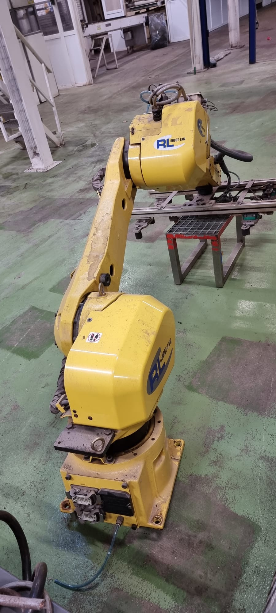 ROBOT | FANUC | R-J3iB | M-16iB/20M | 2004 | E17597