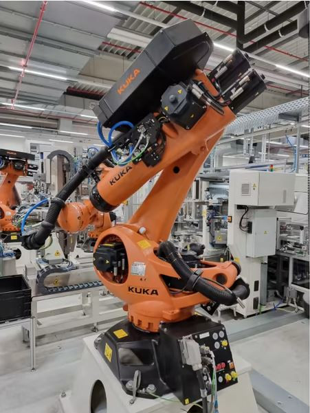 ROBOT | KUKA | KR C4 | KR 210 R2700 | 2016 | 643239