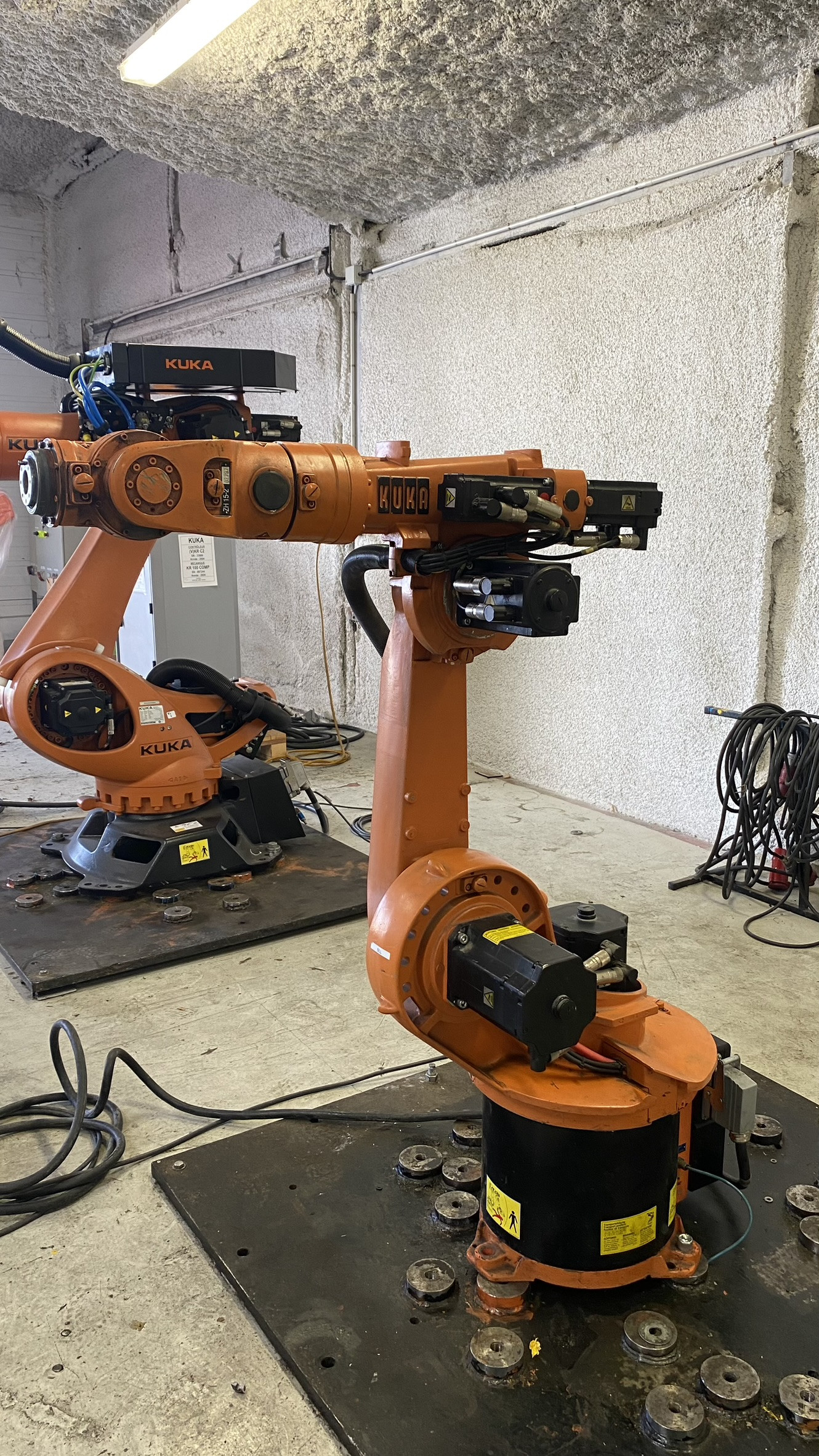 ROBOT | KUKA | KR C2 | KR 15-2 | 2002 | 743724
